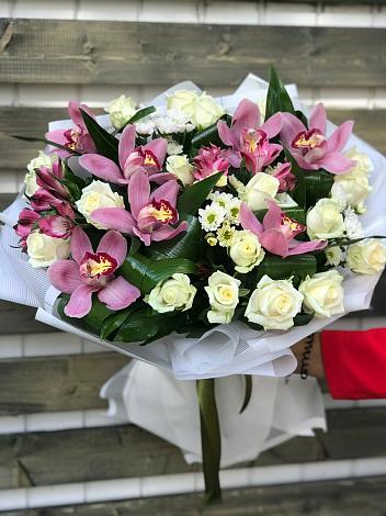 Букет цветов из: Розы и Хризантемы в Большой Речке