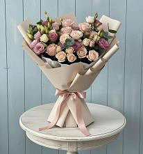 Букет цветов из:  Розы и Лизиантусы в Большой Речке