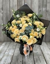 Букет цветов из:  Розы и Лизиантусы в Большой Речке