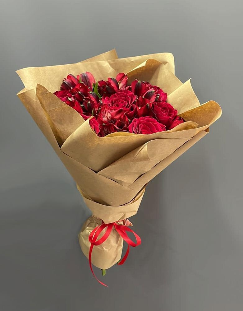 Букет цветов из: Альстромерии и Розы в Большой Речке