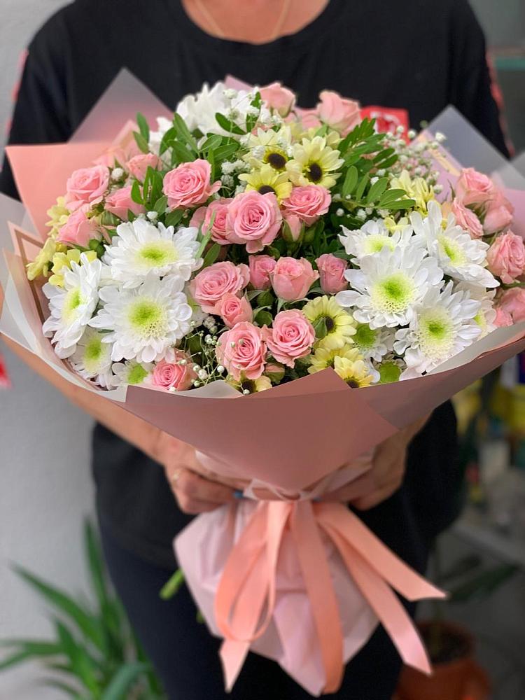 Букет цветов из: Розы и Хризантемы в Большой Речке