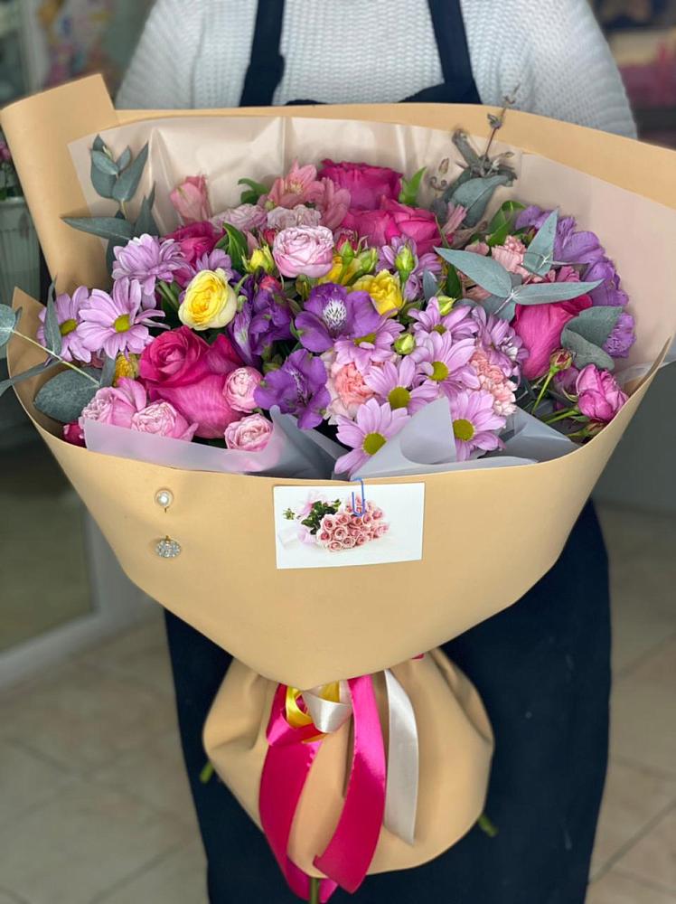 Букет цветов из: Хризантемы, Гвоздики и Альстромерии в Большой Речке