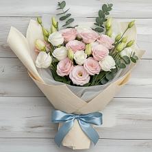 Букет цветов из:  Лизиантусы в Большой Речке