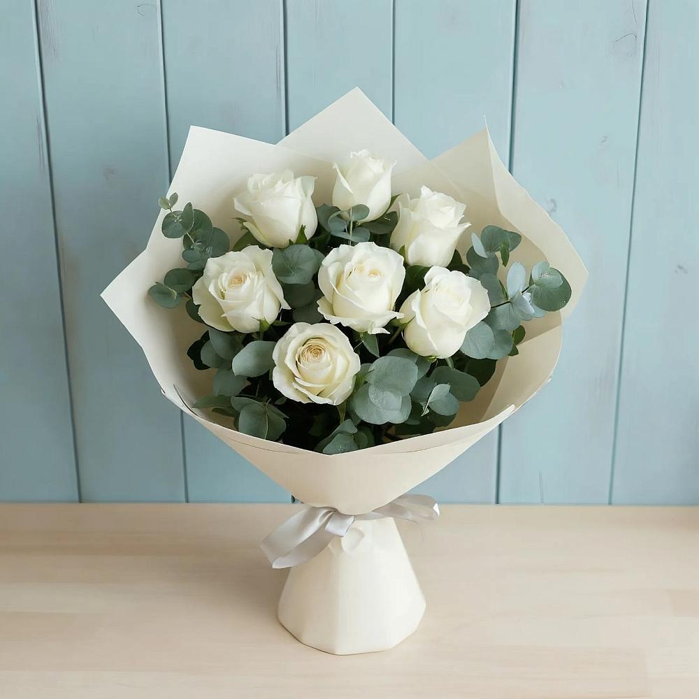 Букет Белые розы в Эвкалипте в Большой Речке