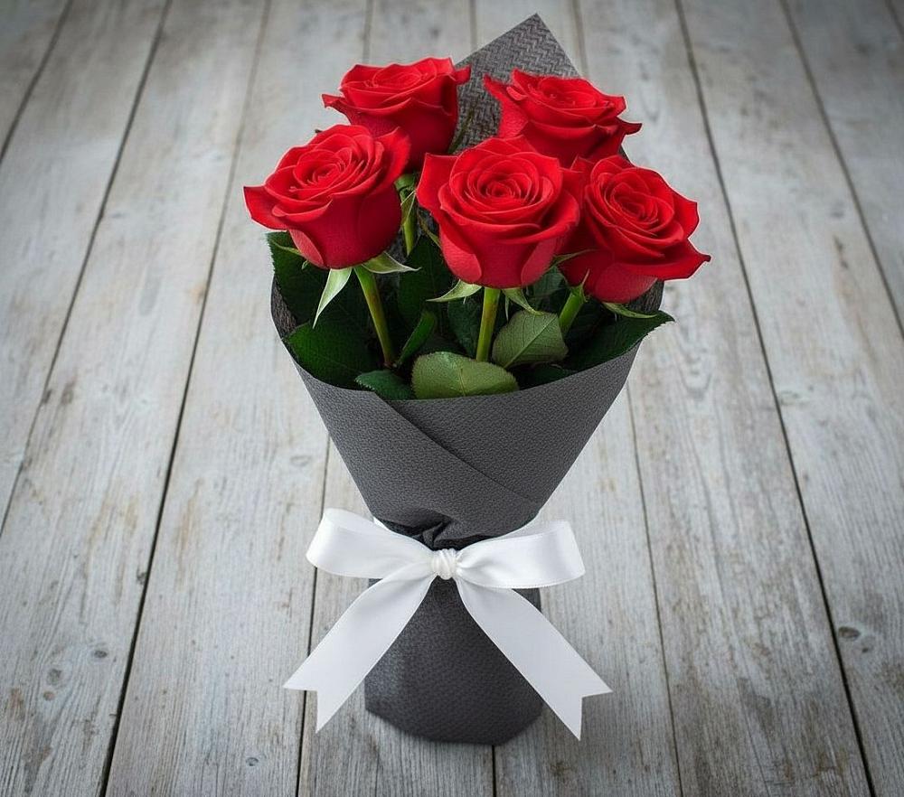 Букет 5 Красных роз Эдлесс Лав в Большой Речке
