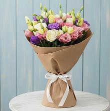 Букет цветов из:  Лизиантусы в Большой Речке