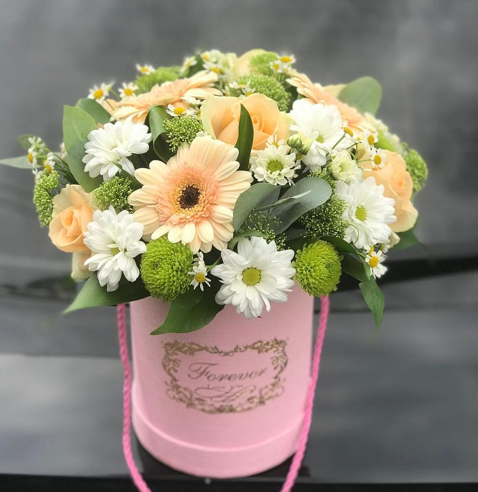 Цветочная композиция из Розы, Герберы и Хризантемы в шляпной коробке в Большой Речке