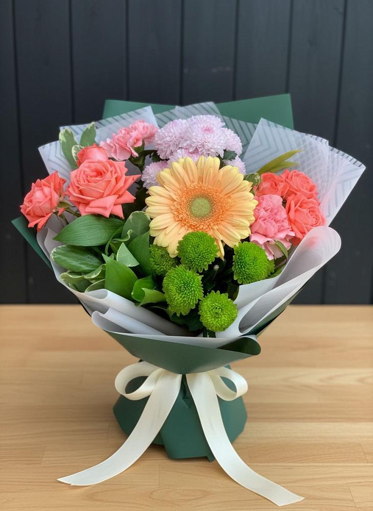 Букет цветов из: Гвоздики, Розы, Герберы и Хризантемы в Большой Речке