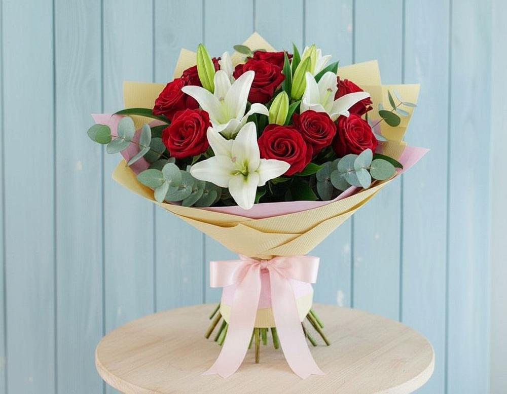 Букет цветов из: Лилии и Розы в Большой Речке